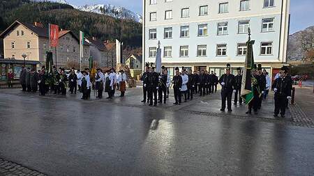 Knappschaftsvereine in Eisenerz vor der Fahnenabgabe