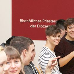 Schüler beim Linzer 'TheoTag'